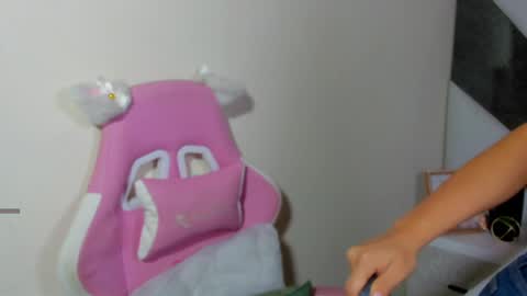 isa_kolins online show from April 8, 11:35 am