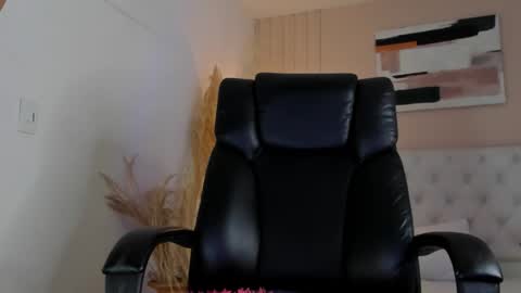 isaac_cryston online show from January 6, 7:51 pm