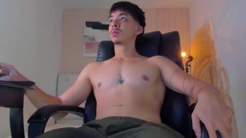 isaac_cryston online show from December 15, 7:43 pm