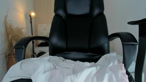 isaac_cryston online show from February 11, 10:57 pm