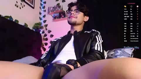 Isaac Saenz. online show from February 18, 10:25 pm