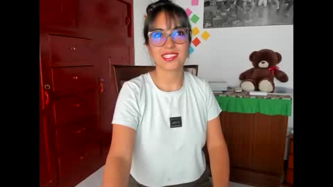 Isabella22 1 online show from December 4, 5:05 pm