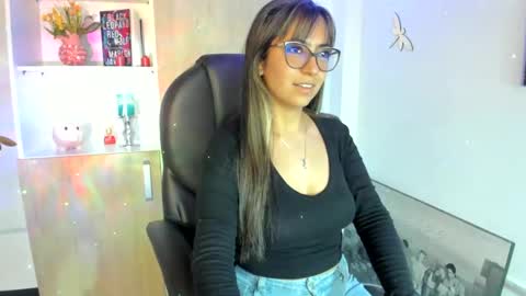 Isabella22 1 online show from February 17, 9:10 pm