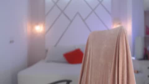 Isa  online show from September 29, 3:33 pm