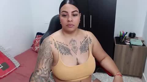 Snapshot of isabella_hots chatting on January 16, 10:10 am  estefania online show from January 16, 10:10 am