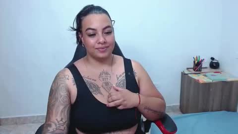 Snapshot of isabella_hots chatting on February 26, 9:55 am  estefania online show from February 26, 9:55 am