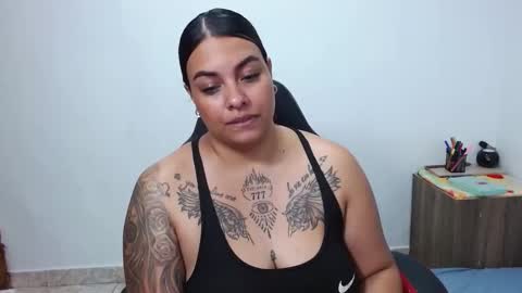 Snapshot of isabella_hots chatting on February 22, 12:40 pm  estefania online show from February 22, 12:40 pm