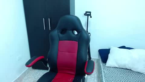 Snapshot of isabella_hots chatting on December 11, 10:14 am  estefania online show from December 11, 10:14 am