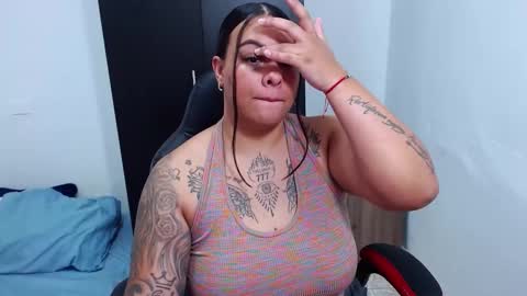 Snapshot of isabella_hots chatting on February 13, 10:23 am  estefania online show from February 13, 10:23 am