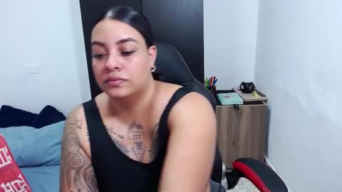 Snapshot of isabella_hots chatting on January 30, 10:29 am  estefania online show from January 30, 10:29 am