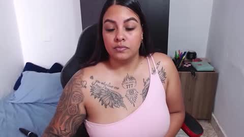 Snapshot of isabella_hots chatting on January 23, 4:04 pm  estefania online show from January 23, 4:04 pm