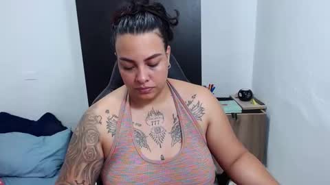 Snapshot of isabella_hots chatting on February 5, 10:51 am  estefania online show from February 5, 10:51 am