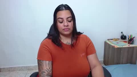 Snapshot of isabella_hots chatting on February 28, 10:30 am  estefania online show from February 28, 10:30 am