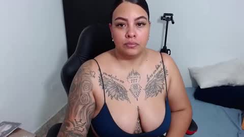 Snapshot of isabella_hots chatting on December 7, 9:22 am  estefania online show from December 7, 9:22 am
