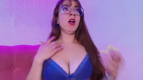 Isabella online show from October 29, 9:00 am