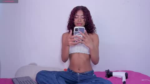 Snapshot of isabella_sex18 chatting on January 17, 10:56 pm isabella online show from January 17, 10:56 pm