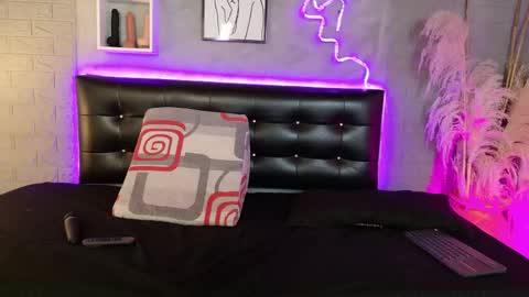 isabella_tayllor_ online show from April 22, 9:33 pm