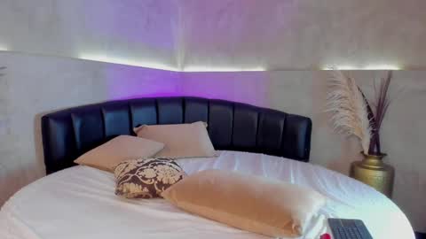 isabellaa_palacios online show from September 17, 4:32 pm