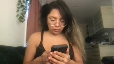 isabellaelizabeth online show from July 28, 6:20 pm