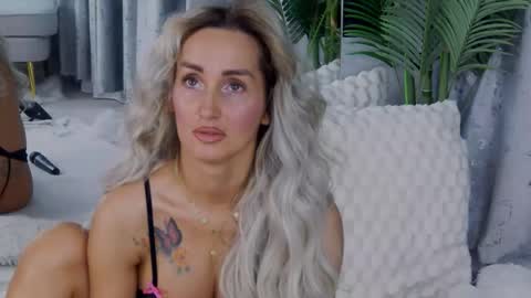 IsabelleEthan online show from May 29, 1:03 am