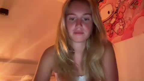 isabellesings online show from July 13, 8:23 pm