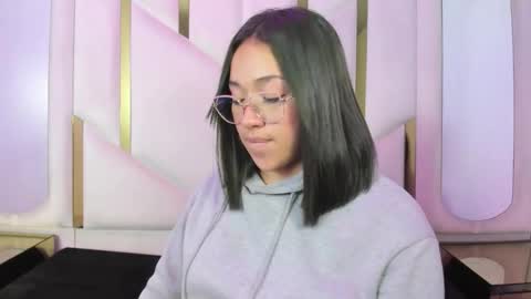 isabellrodriguez18 online show from March 24, 8:31 am