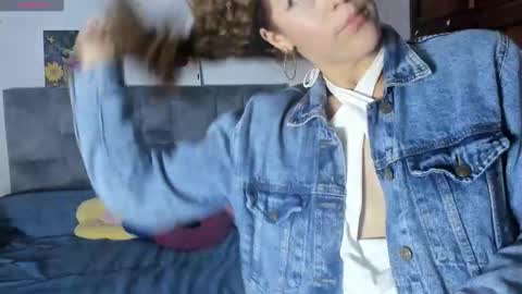 Isabela  online show from October 12, 11:39 pm