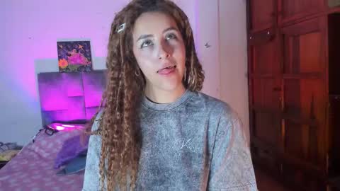 Isabela  online show from September 29, 3:05 am