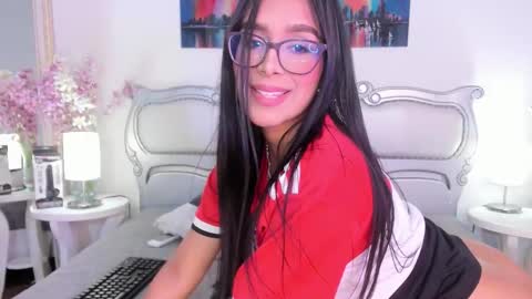 Isa Saenz online show from November 15, 10:55 pm