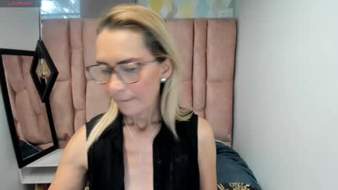 ISSA MILF online show from February 20, 1:46 pm