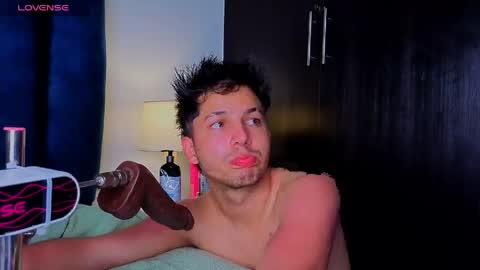 Issac online show from April 14, 3:32 am