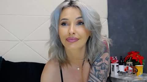 IssaSmyth online show from February 12, 5:16 pm