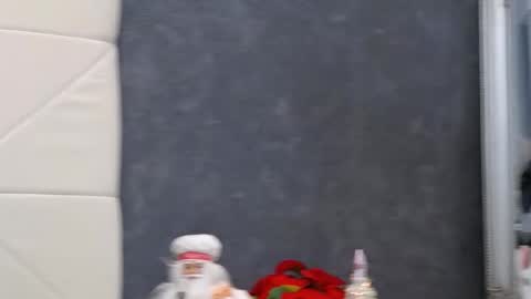 IssaSmyth online show from December 14, 8:04 pm