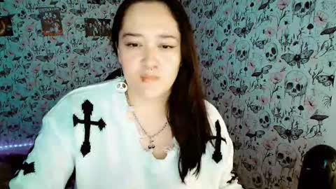 Snapshot of issis_demon chatting on October 26, 9:32 am Yiz online show from October 26, 9:32 am