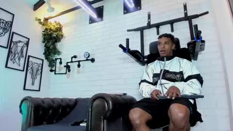 Italo Moore online show from January 10, 11:15 am