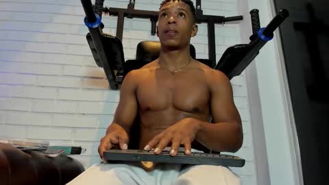 Italo Moore online show from October 23, 11:34 am