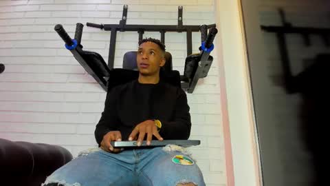 Italo Moore online show from November 12, 11:12 am