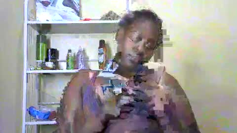 Snapshot of its_sweet chatting on March 4, 2:27 am BigAss horny online show from March 4, 2:27 am