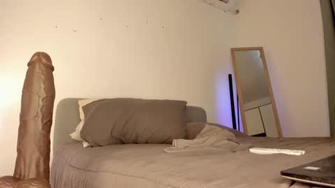 Isabella online show from March 4, 2:03 pm