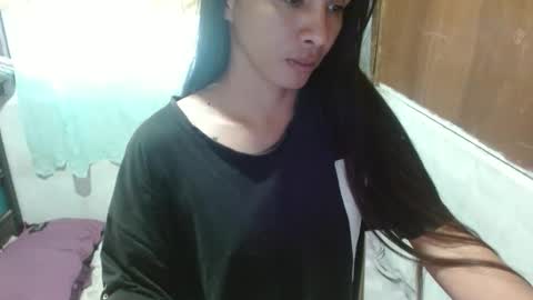 itsmelily05 online show from February 15, 12:35 am