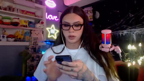 Snapshot of itsnickibabyy chatting on January 21, 10:08 pm Nicki Foxx online show from January 21, 10:08 pm