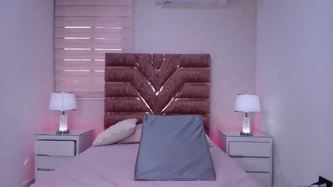 Itspia  online show from February 2, 8:05 pm