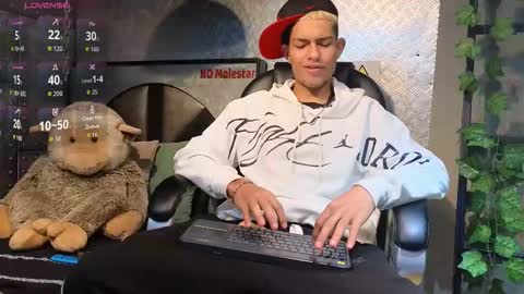 itszairen online show from March 8, 5:33 am