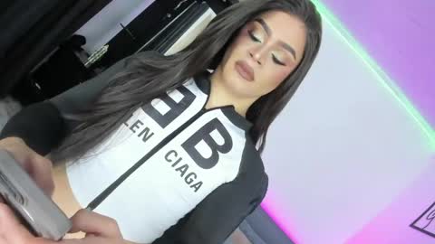 y  online show from April 16, 9:50 pm