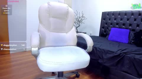 Snapshot of ivi_lopez chatting on October 22, 12:18 pm Ivi online show from October 22, 12:18 pm