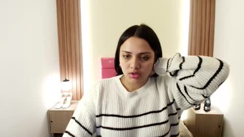 I V O N N E R O S S online show from February 21, 11:57 am