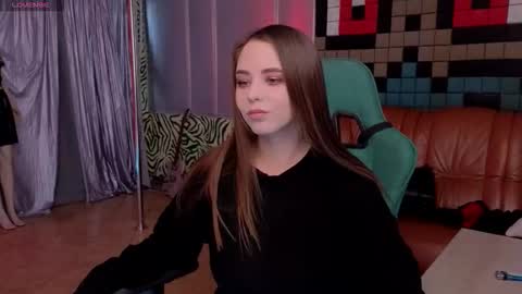 ivorywood_ online show from September 26, 10:45 am