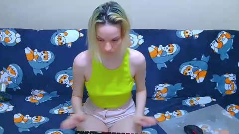 Ivy and Lester online show from August 9, 5:24 am