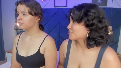 Ivy and Molly online show from November 4, 9:05 pm