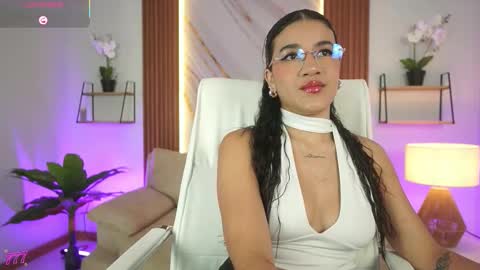 Ivy Grabes online show from February 7, 7:50 pm